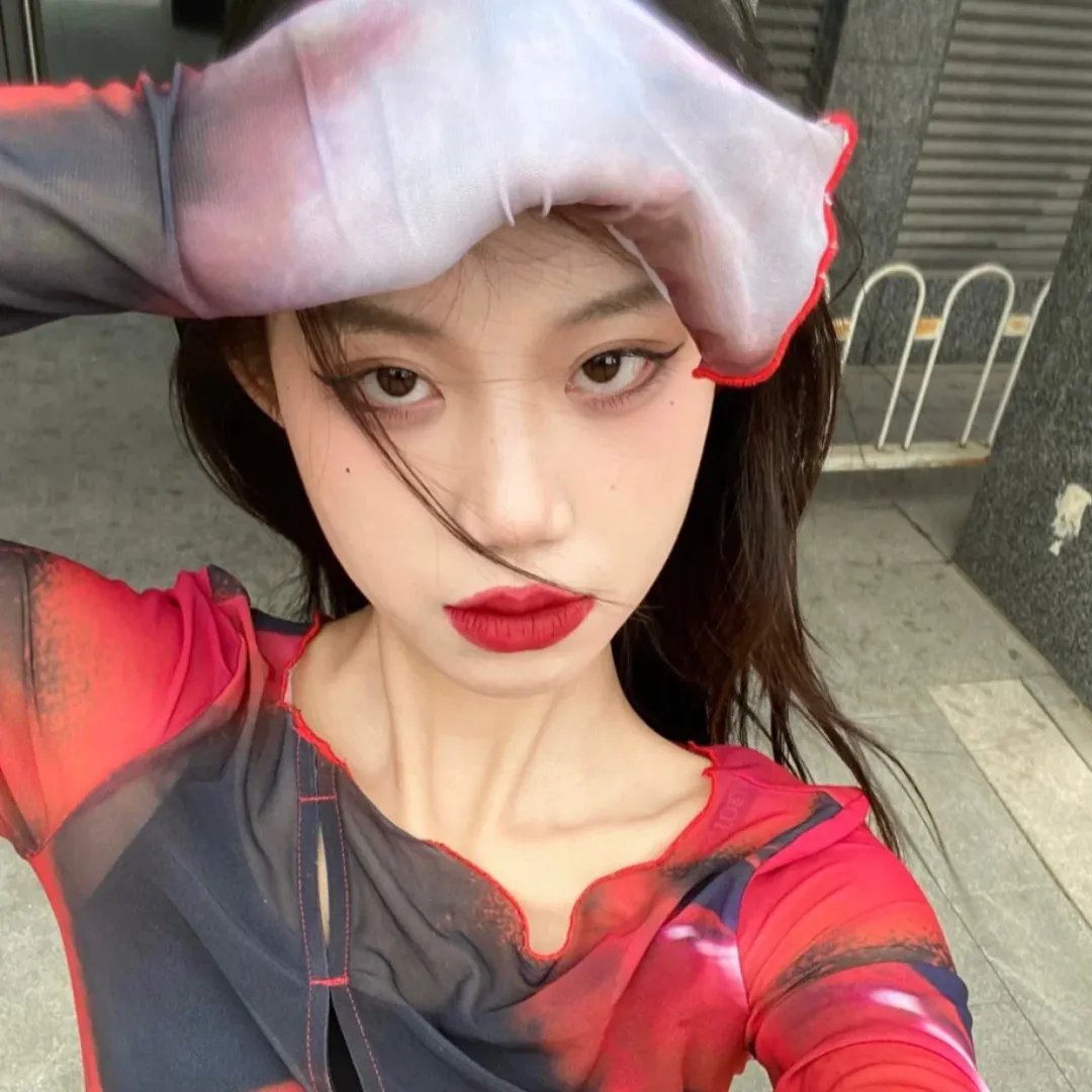 蜜桃女孩
